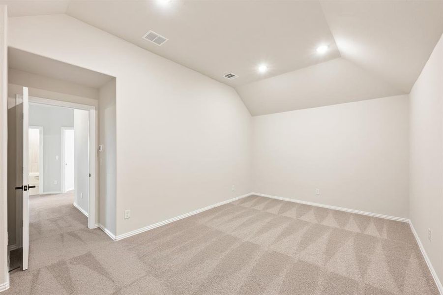 Spacious, unfurnished interior of a new home in Creekview Meadows, Pilot Point (Image 19).