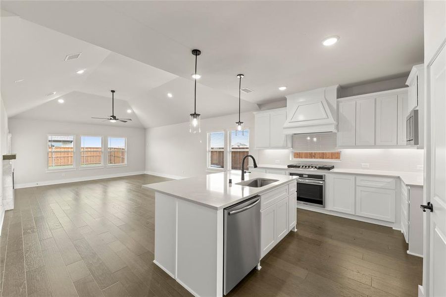 09. 2374 Bell - Kitchen (4) 09. 2374 Bell - Kitchen (4)