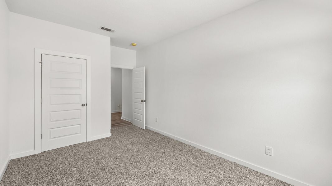Representative unfurnished interior of a home built from the Walker by D.R. Horton in Ashton Park Phase III, Freeport (Image 19).