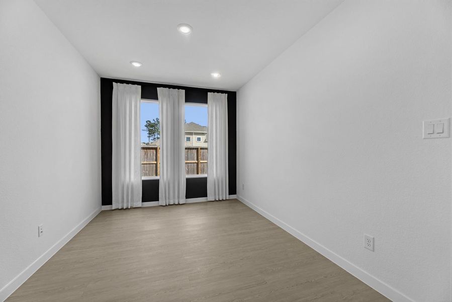 Spacious, unfurnished interior of a new home in Grand Oaks Reserve, Cleveland (Image 18).