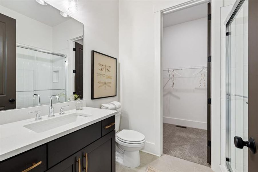 Furnished interior view inside a new home in White Post on Lake Lanier, Gainesville (Image 6). Furnished interior view inside a new home in White Post on Lake Lanier, Gainesville (Image 6).