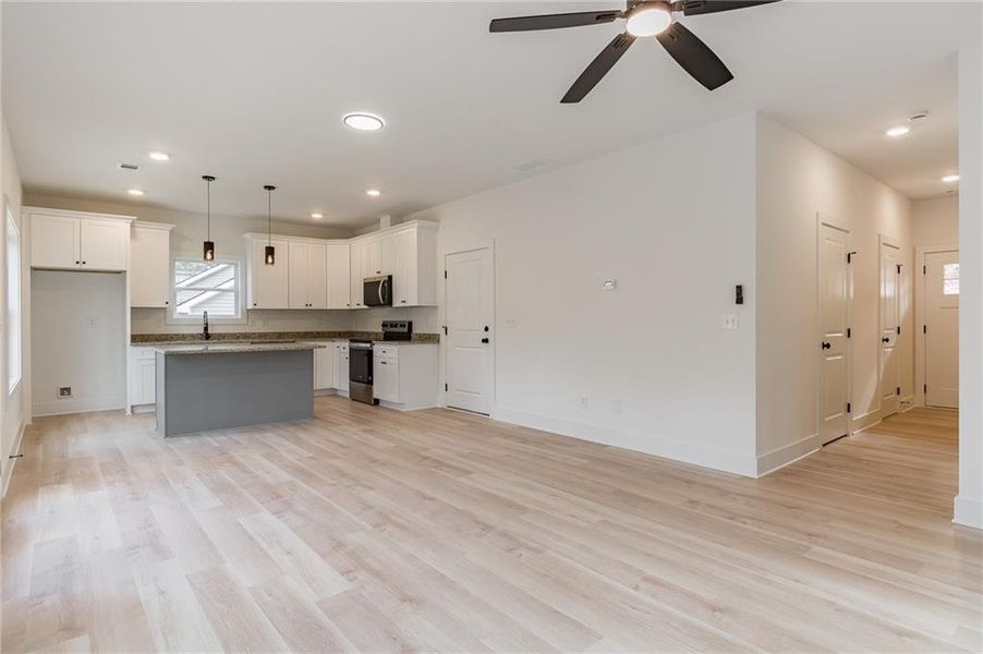 Spacious, unfurnished interior of a new home in , Gainesville (Image 25).