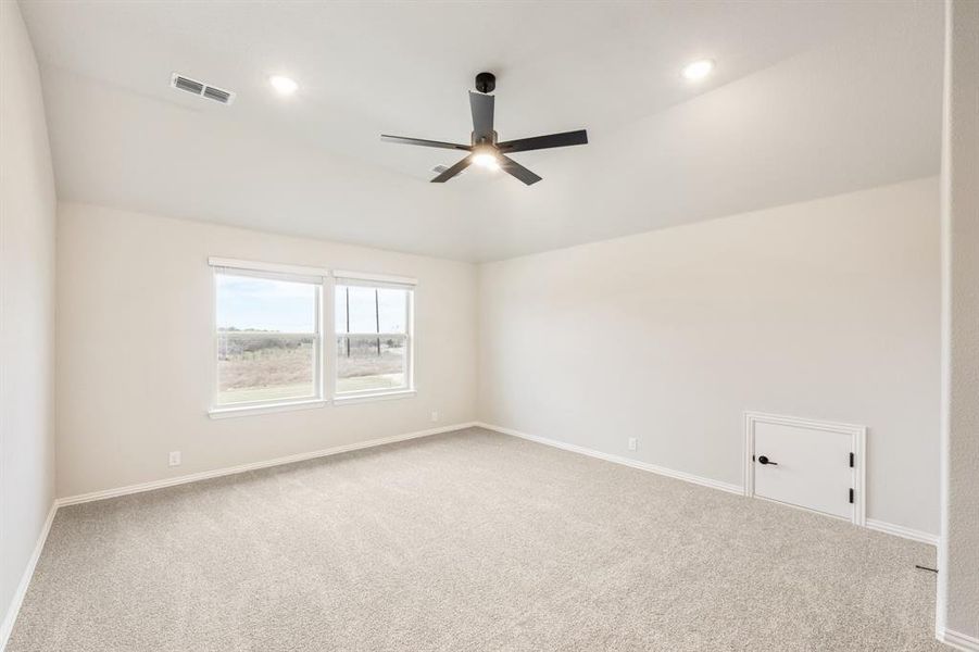 Spacious, unfurnished interior of a new home in Villages of Walnut Grove, Midlothian (Image 37).