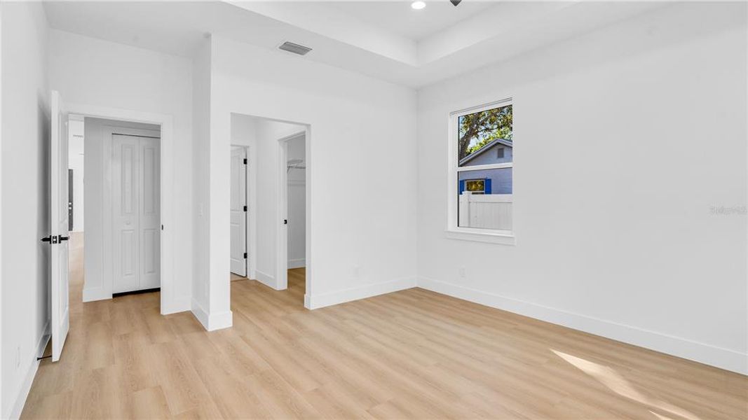 Spacious, unfurnished interior of a new home in , St. Petersburg (Image 26).