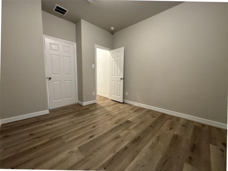 Spacious, unfurnished interior of a new home in Sunterra, Katy (Image 29).