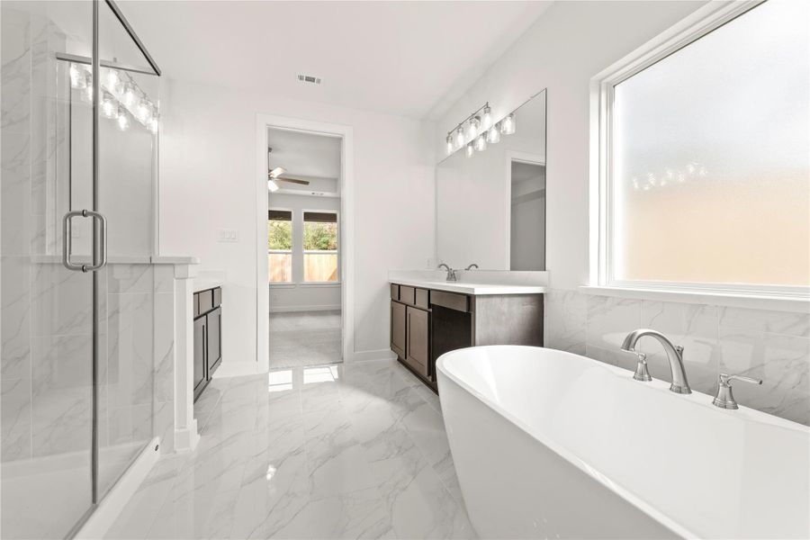 Furnished interior view inside a new home in Kresston - 40', Montgomery (Image 5).