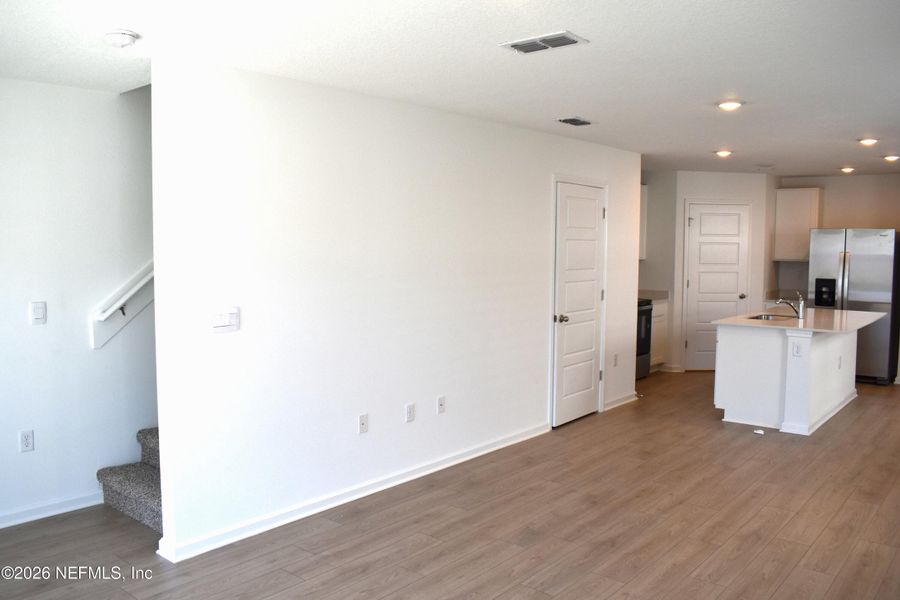 Spacious, unfurnished interior of a new home in Irongate Villas, Jacksonville (Image 22).