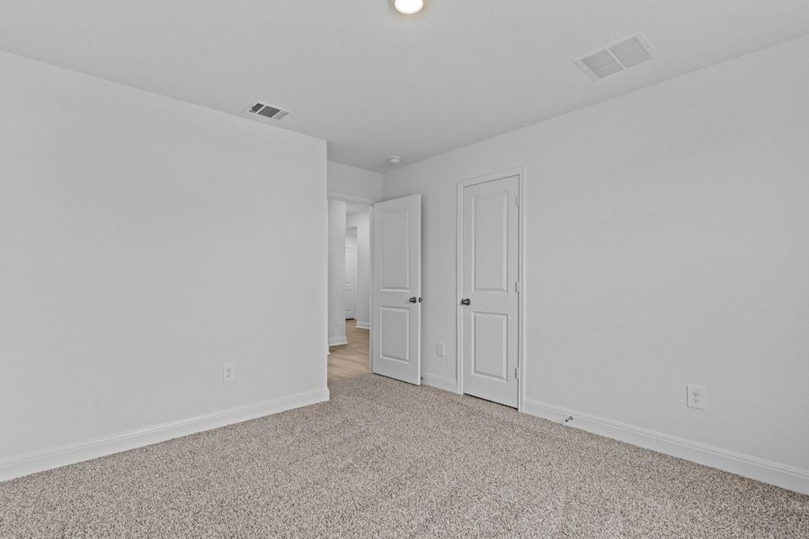 Spacious, unfurnished interior of a new home in Riverview, Georgetown (Image 11).