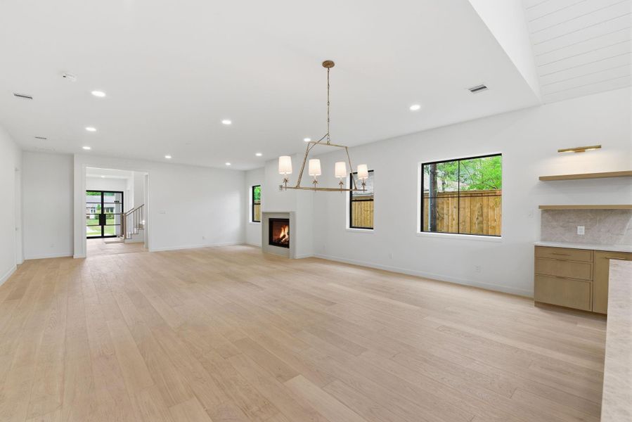 Spacious, unfurnished interior of a new home in , Houston (Image 21).