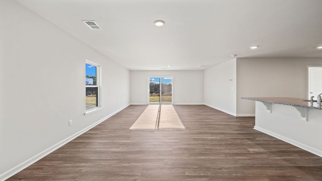 Spacious, unfurnished interior of a new home in Cloverdale Hills, Piedmont (Image 14).