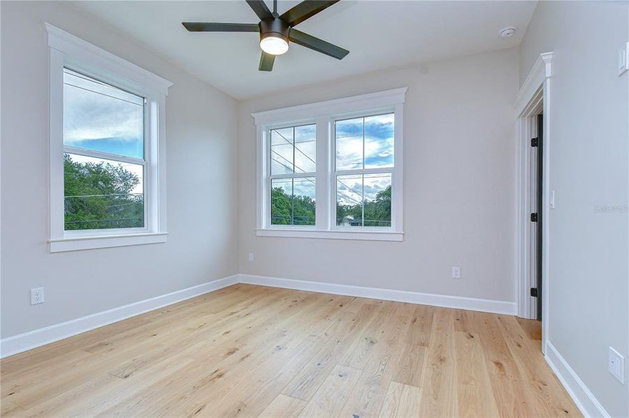 Spacious, unfurnished interior of a new home in , Tampa (Image 31).