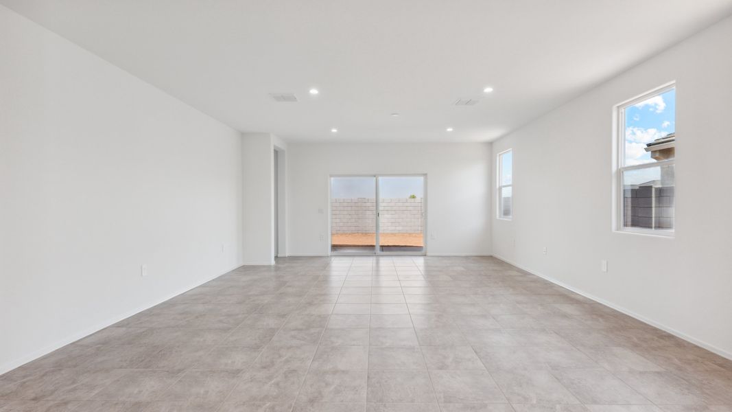 Spacious, unfurnished interior of a new home in Anthem at Merrill Ranch, Florence (Image 12).