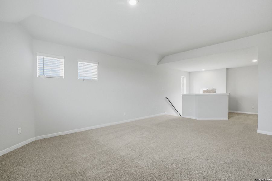 Spacious, unfurnished interior of a new home in Dauer Ranch, New Braunfels (Image 17).