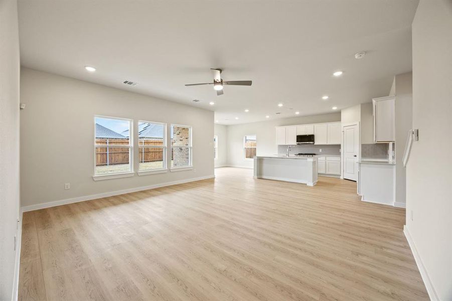 Spacious, unfurnished interior of a new home in Summerwood Estates, Red Oak (Image 12).
