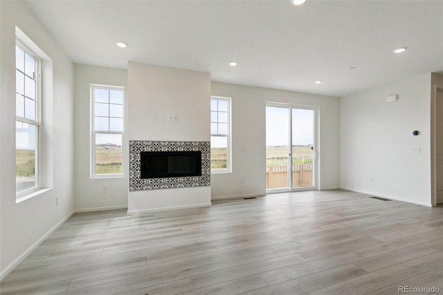 Spacious, unfurnished interior of a new home in Painted Prairie Villas, Aurora (Image 5).