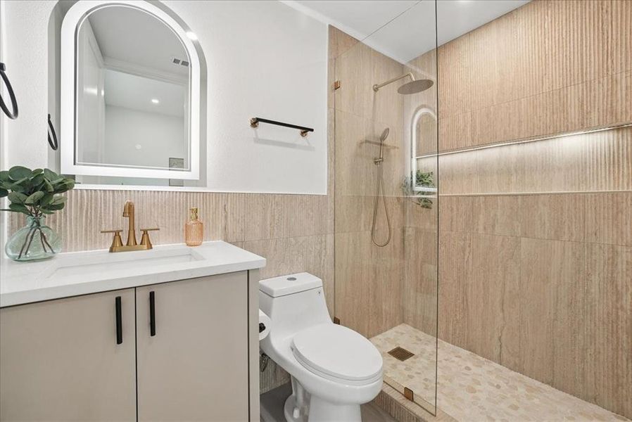 Furnished interior view inside a new home in , Dallas (Image 14).