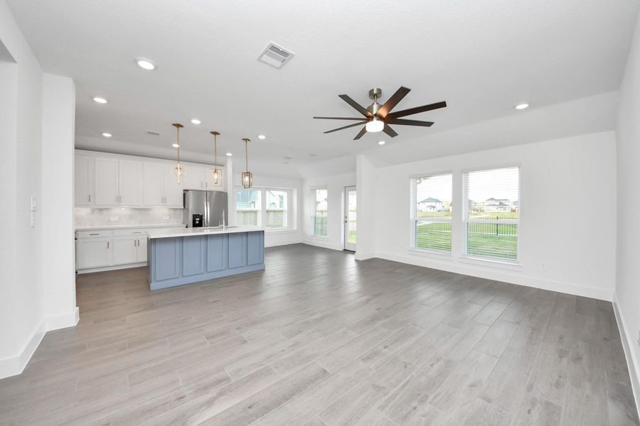 Spacious, unfurnished interior of a new home in Laurel Landing: Landmark Collection, Alvin (Image 32).