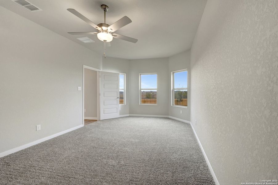 Spacious, unfurnished interior of a new home in Paloma Park, Converse (Image 22).