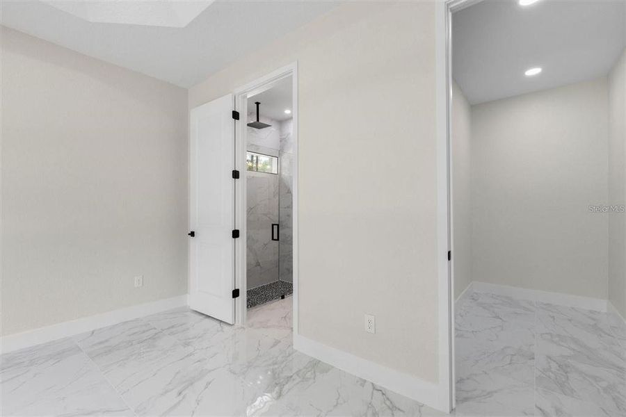 Spacious, unfurnished interior of a new home in , Dunnellon (Image 13).