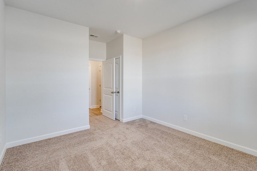 Spacious, unfurnished interior of a new home in Hendrix Farms, Lexington (Image 26).