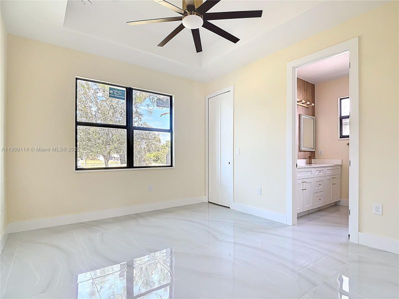 Spacious, unfurnished interior of a new home in , Lehigh Acres (Image 43).