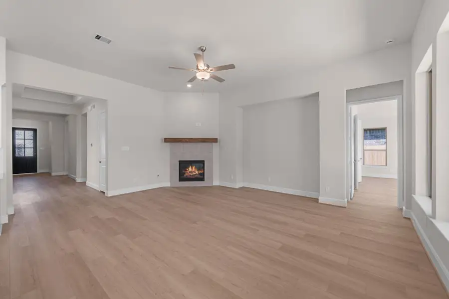 Spacious, unfurnished interior of a new home in Chambers Creek, Willis (Image 29).