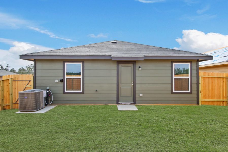 Exterior details and patio area of a home in McCrorey Trails, Conroe (Image 3).