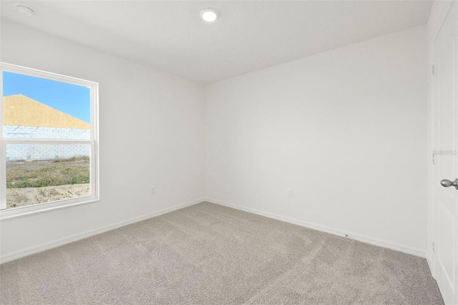 Spacious, unfurnished interior of a new home in Tula Parc, Astatula (Image 17).