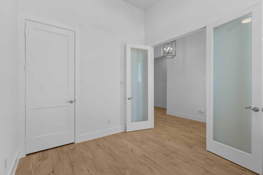 Spacious, unfurnished interior of a new home in Fulshear Lakes, Fulshear (Image 20). Spacious, unfurnished interior of a new home in Fulshear Lakes, Fulshear (Image 20).