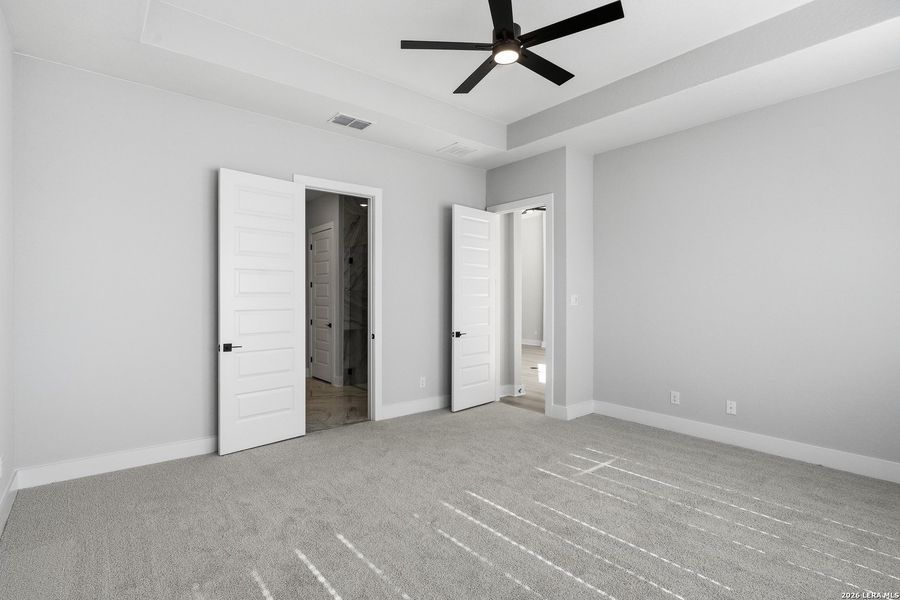 Spacious, unfurnished interior of a new home in Potranco Oaks, Castroville (Image 37).
