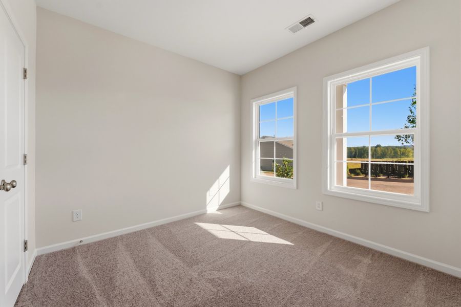 Spacious, unfurnished interior of a new home in Landmark Commons, Boiling Springs (Image 19).