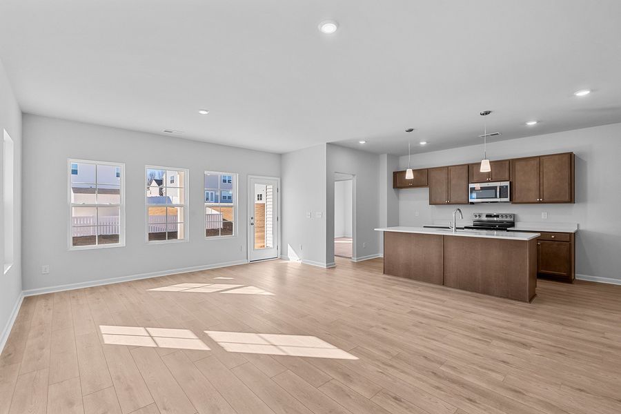 Spacious, unfurnished interior of a new home in Fieldstone, Lexington (Image 19).