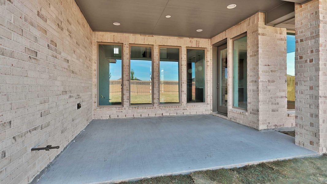 Exterior details and patio area of a home in Elyson, Katy (Image 3).
