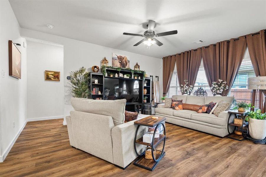 Furnished interior view inside a new home in Trail Creek, Cleburne (Image 7).