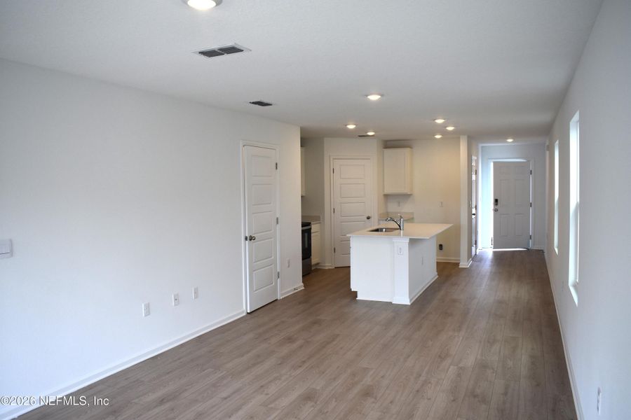 Spacious, unfurnished interior of a new home in Irongate Villas, Jacksonville (Image 22).