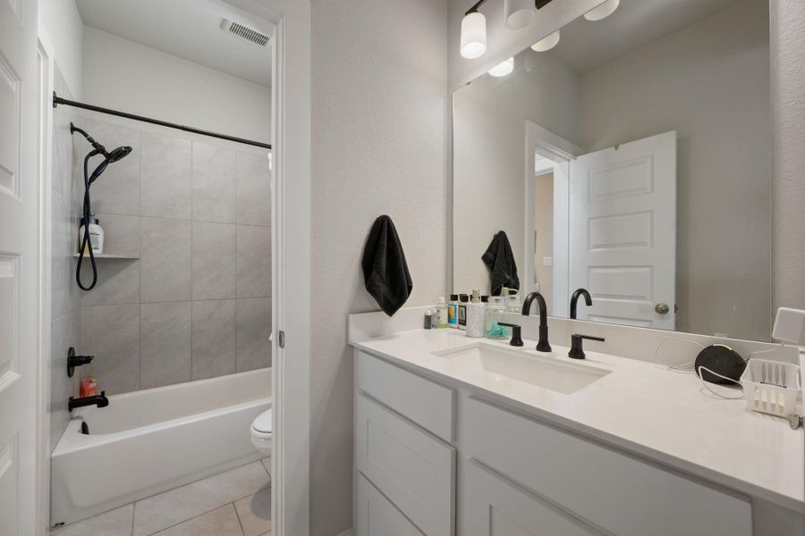 Furnished interior view inside a new home in 6 Creeks, Kyle (Image 30). Furnished interior view inside a new home in 6 Creeks, Kyle (Image 30).