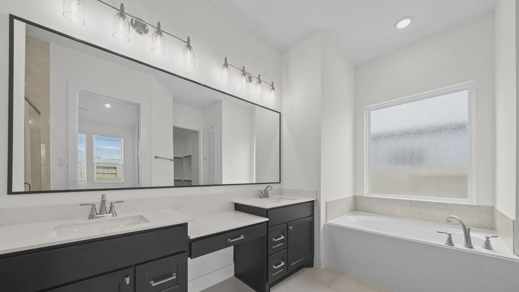 Furnished interior view inside a new home in Sienna 45', Missouri City (Image 12).