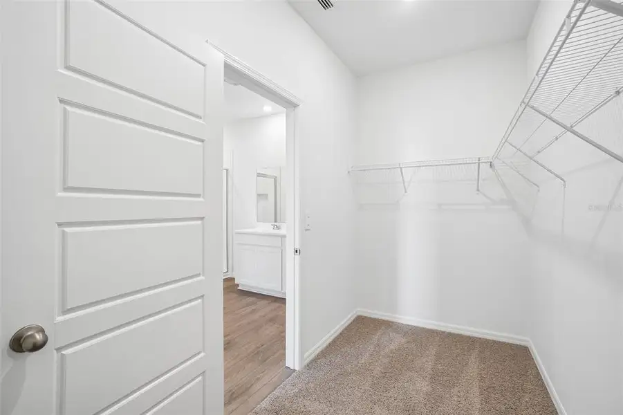 Spacious, unfurnished interior of a new home in Hawthorne Ranch, Lakeland (Image 27).