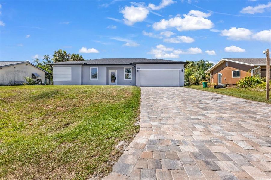 Exterior details and patio area of a home in , Port Charlotte (Image 22).