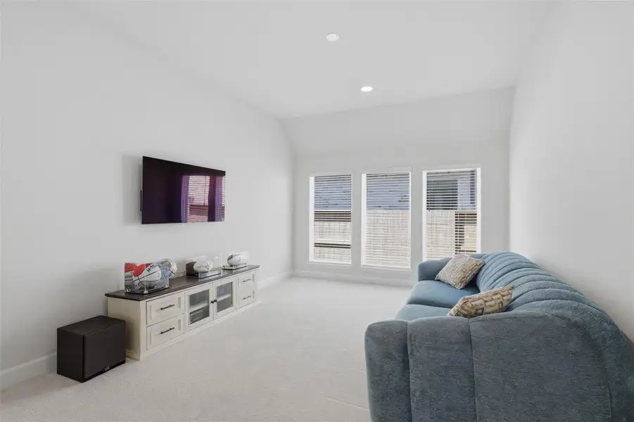 Flexible game/media room extends the home'smultiple living and entertaining spaces. Flexible game/media room extends the home'smultiple living and entertaining spaces.