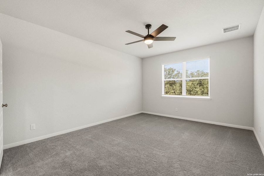 Spacious, unfurnished interior of a new home in Cinco Lakes, San Antonio (Image 21).