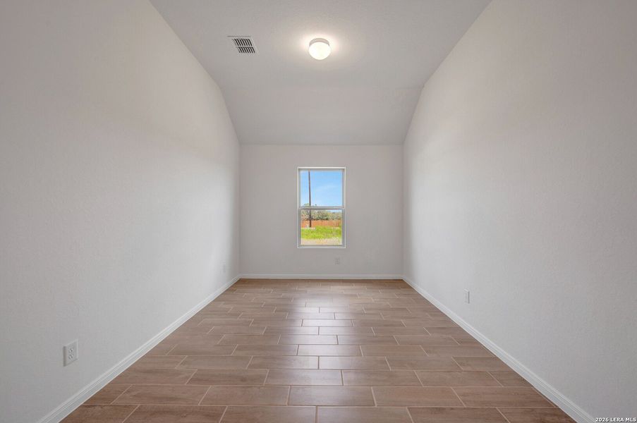 Spacious, unfurnished interior of a new home in Chaparral Ranch, Floresville (Image 41).