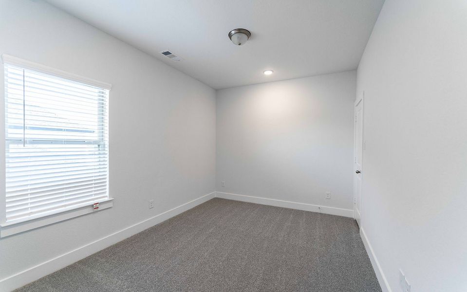 Spacious, unfurnished interior of a new home in Solterra, Mesquite (Image 15).
