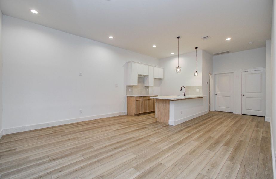 Mother In Law-Suite Entrance (independent) Mother In Law-Suite Entrance (independent)