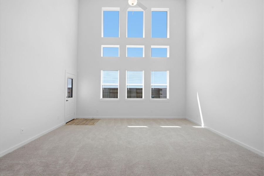 Spacious, unfurnished interior of a new home in , Rosharon (Image 40).