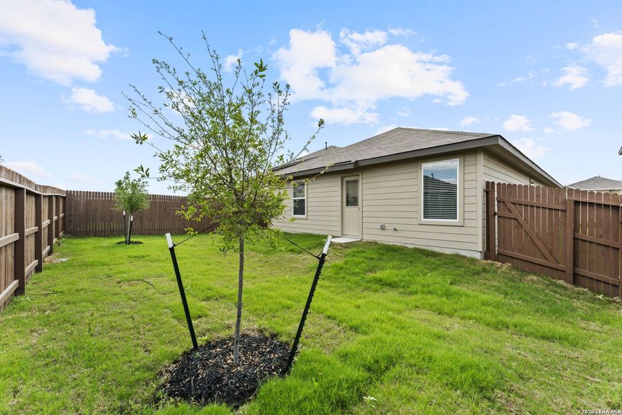 Exterior details and patio area of a home in Avenida, Converse (Image 2).