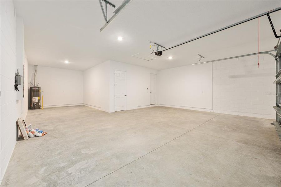 Spacious, unfurnished interior of a new home in Calesa Township, Ocala (Image 34).