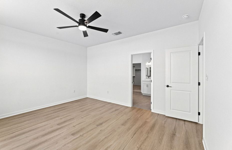 Spacious, unfurnished interior of a new home in Kuempel Farms, Pflugerville (Image 50).