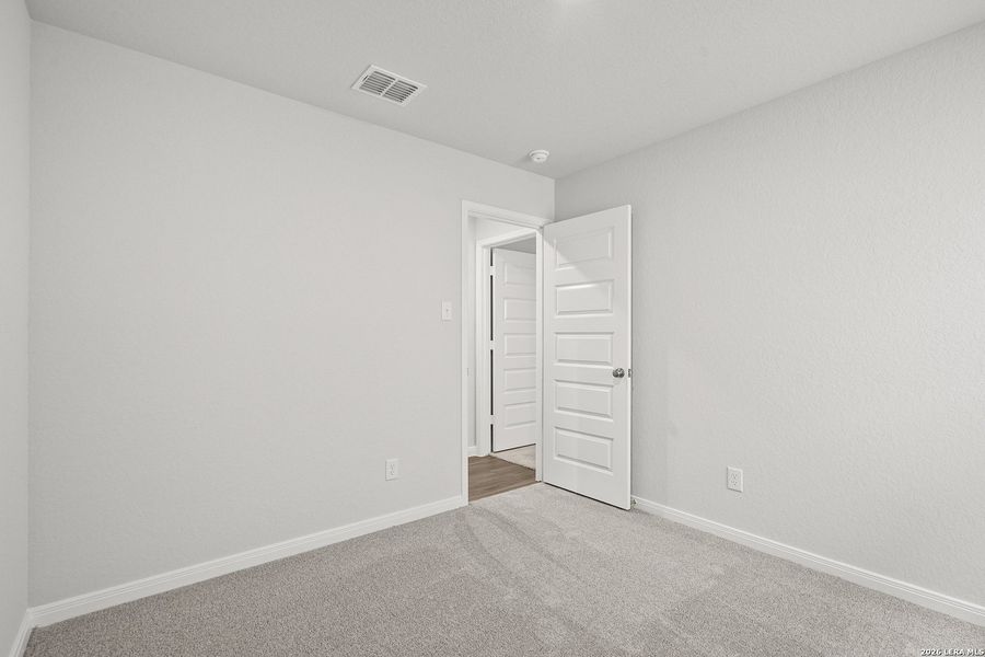 Spacious, unfurnished interior of a new home in Dauer Ranch, New Braunfels (Image 20). Spacious, unfurnished interior of a new home in Dauer Ranch, New Braunfels (Image 20).