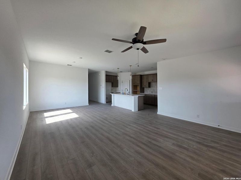 Spacious, unfurnished interior of a new home in Saddlebrook Ranch, Schertz (Image 13).